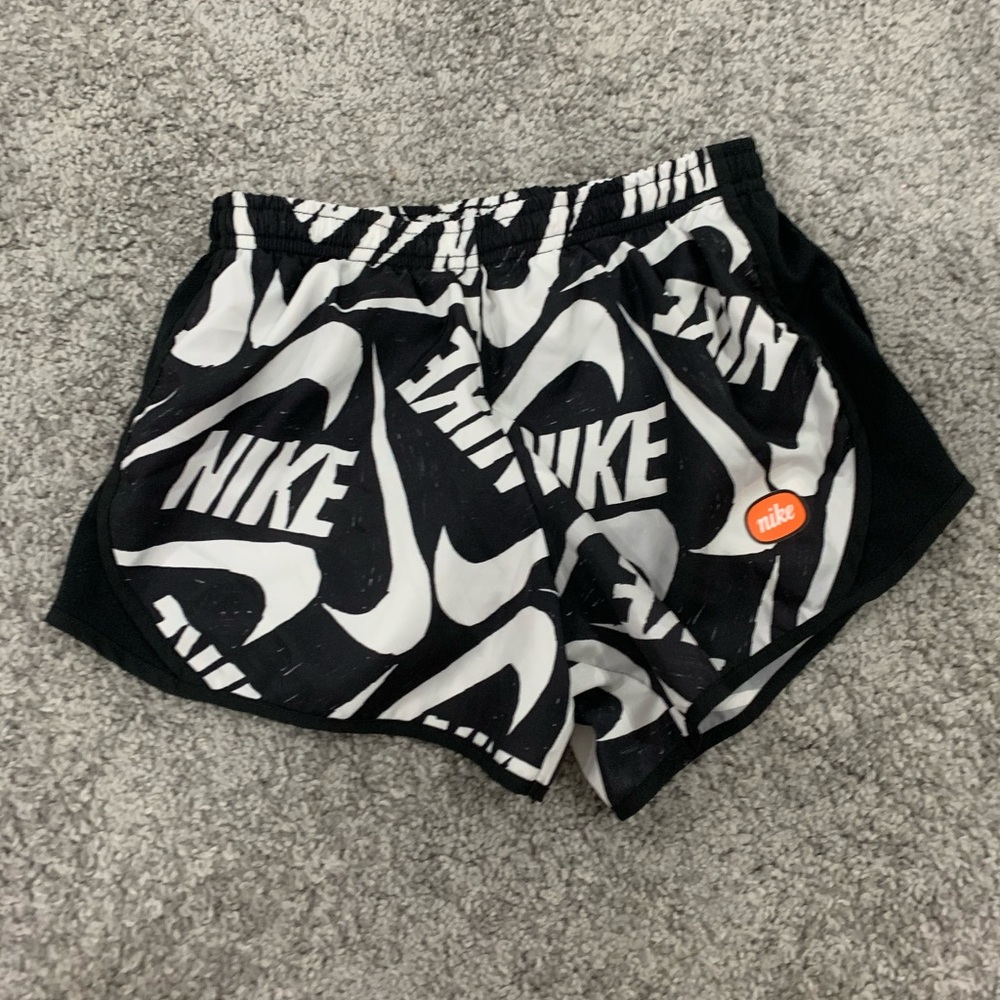 Nike girls youth medium shorts